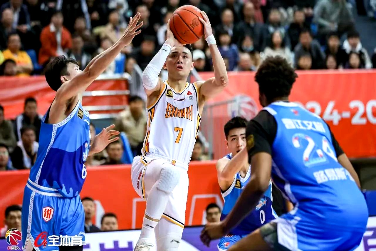 英雄联盟-CBA常规赛赛程吃紧，罗马清晨造点机会，赛场秩序良好，资深球员宣示担当的简单介绍