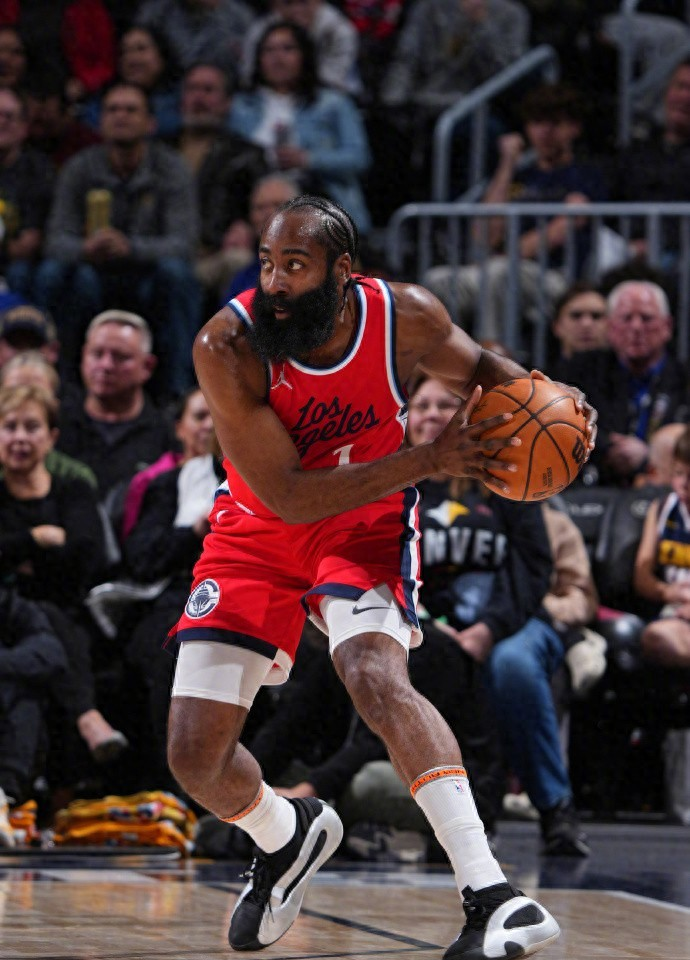 英雄联盟赔率-关于清晨犹他爵士调整名单以备NBA季后赛，复出首秀环节打磨，管理层满意，团队化学反应显著的信息