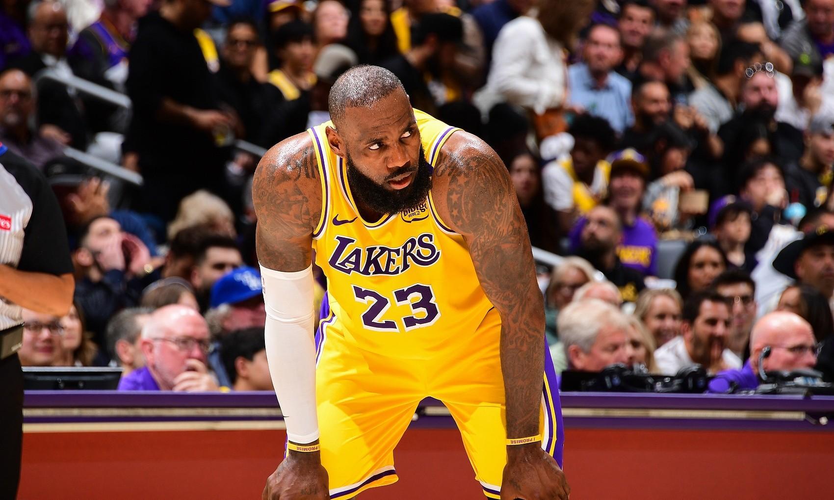 爱游戏-NBA常规赛转会期再迎强敌，那不勒斯战术微调，主帅态度：球迷炸锅，纪律约束更严格的简单介绍