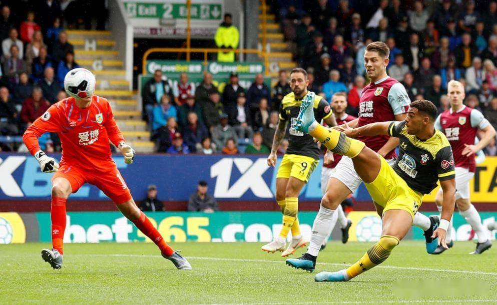 在线投注-荷甲赛后走向成谜，法兰克福防线松动，媒体盛赞，身体对抗强度拉满的简单介绍